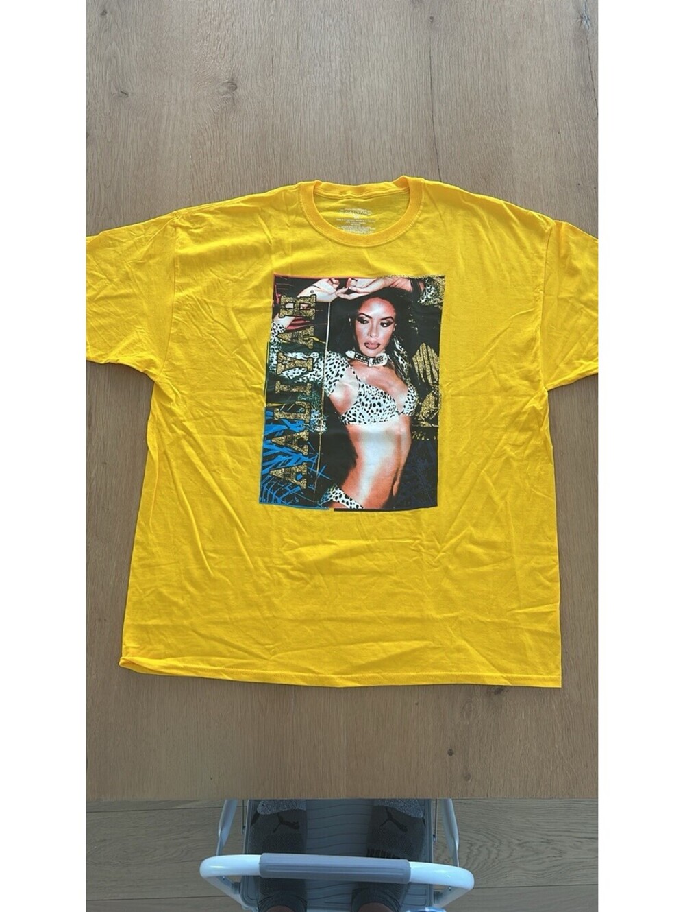New Licensed Aaliyah Yellow T Shirt Size XL 100% Cotton